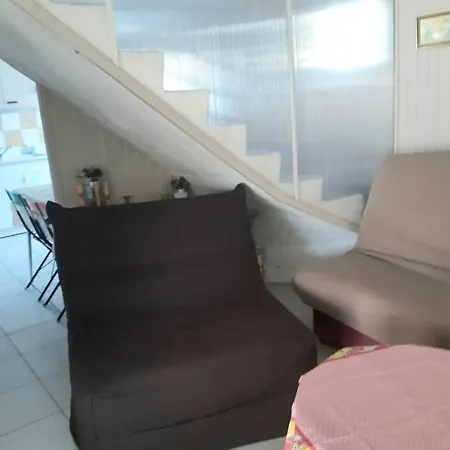 Confortable A Dange-saint-romain Avec Terrasse Apartment *