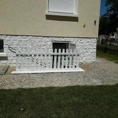 Confortable A Dange-saint-romain Avec Terrasse Apartment Saint-Sulpice (Vienne)